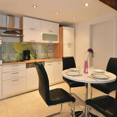 2 Bedroom In شقة لوفغان